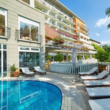 Hotel Camellia 4*